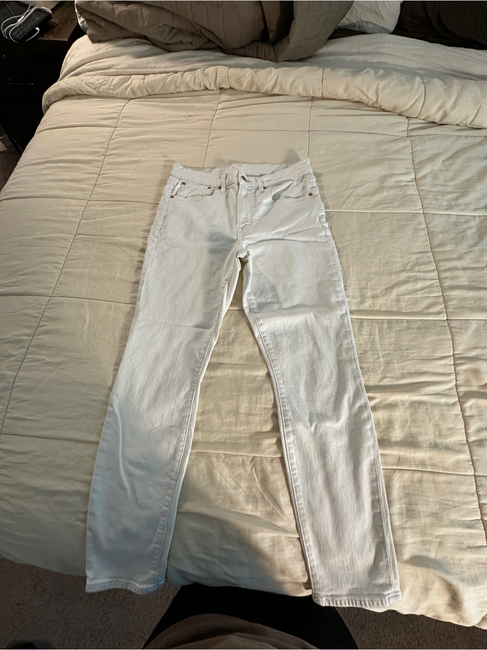 Women’s Frye White Slim Straight Jeans - Classic Clean Look